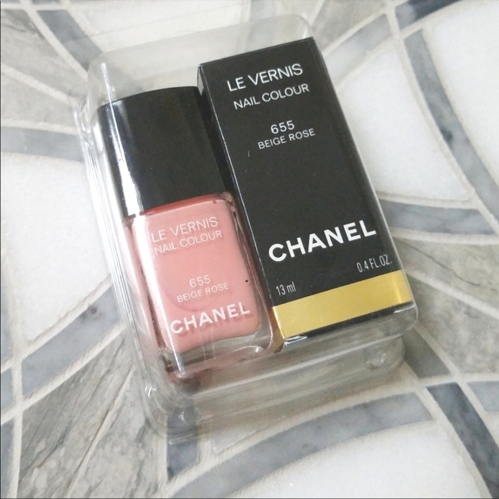 CHANEL LE VERNIS pink nail polish